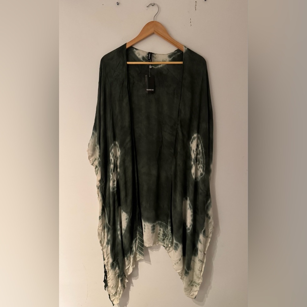 Torrid Tie-Dye Ruana - Picture 3 of 10